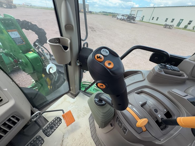 2023-john-deere-6130m-image-40