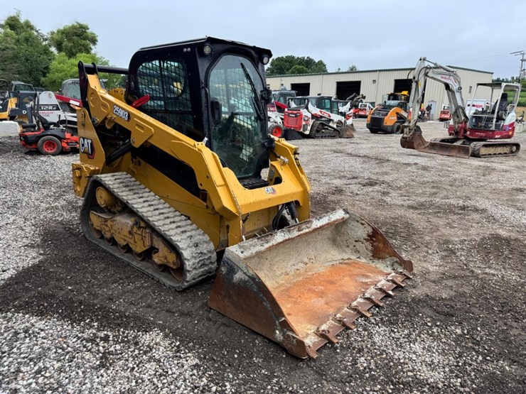 2023-caterpillar-259d3-image-8