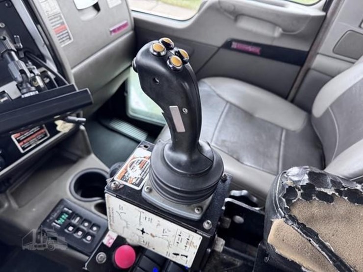 2013-kenworth-t470-image-13