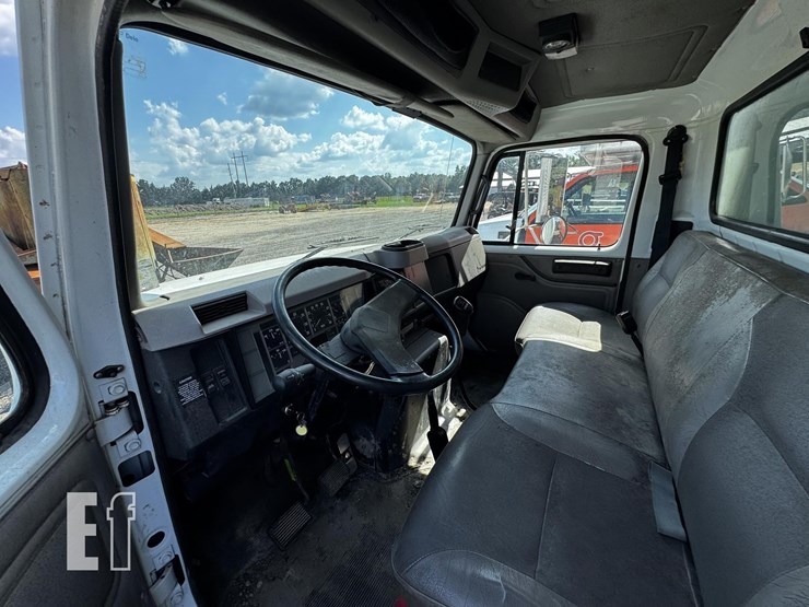 2000-international-4700-image-8
