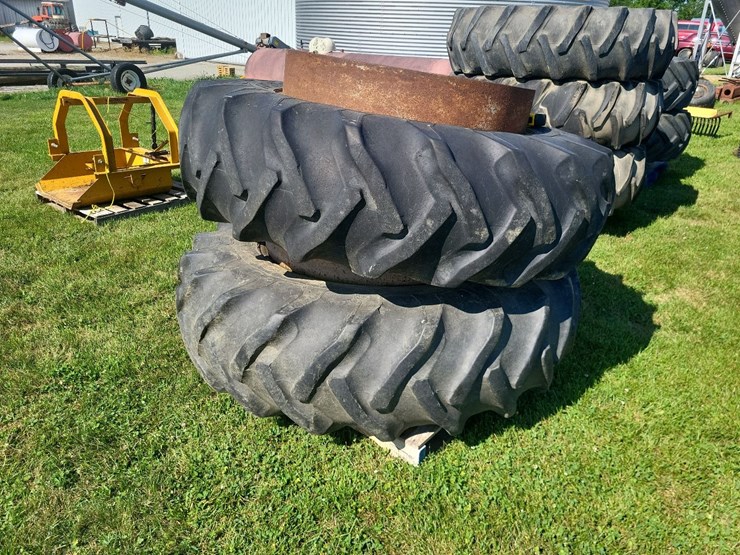 (1)-pair-of-18.4-38-t-rail-duals-image-2