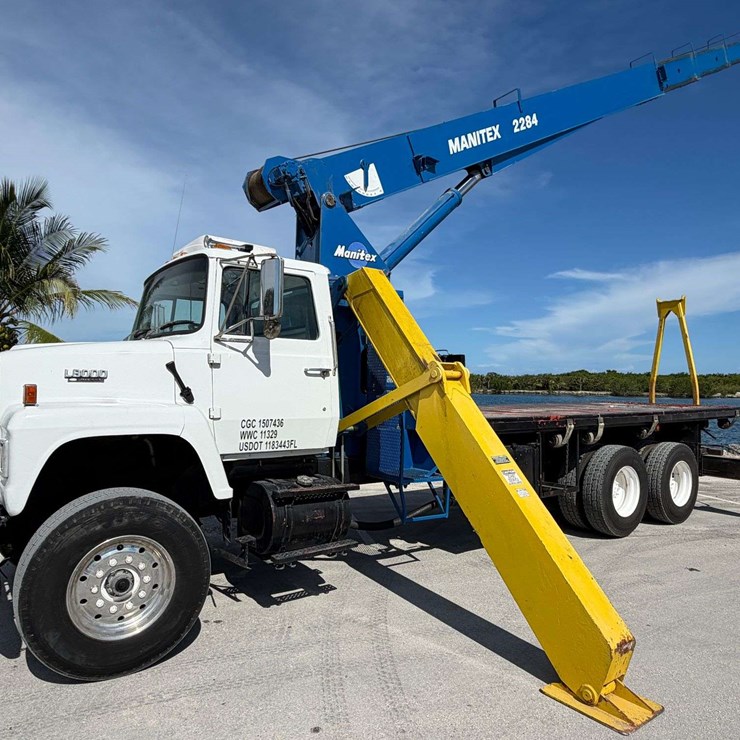 1990 FORD L8000
