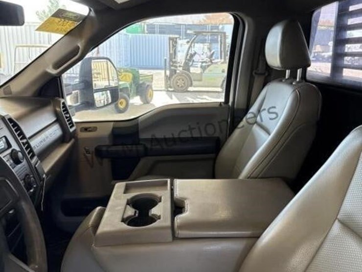 2017-ford-f550-image-24