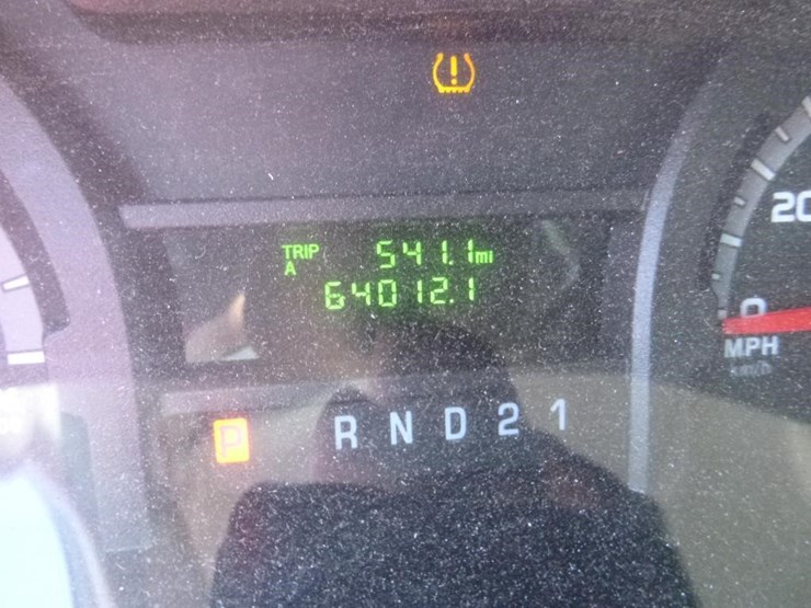 2010-ford-cargo-image-14