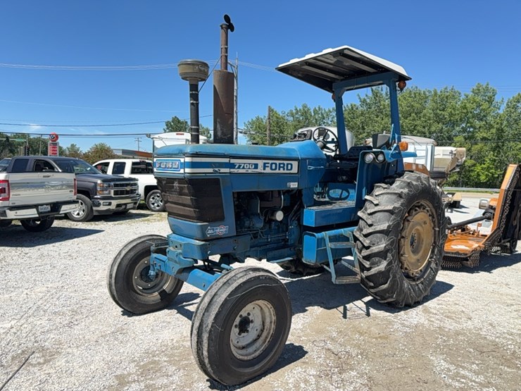 1980-ford-7700-image-1