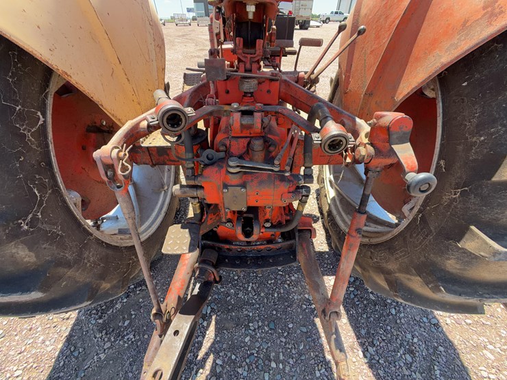 1958-case-801-b-tractor-image-11