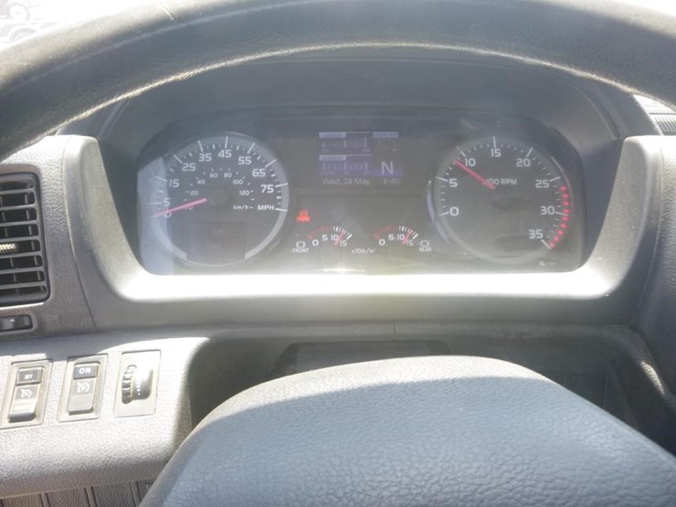 2015-hino-268-image-30
