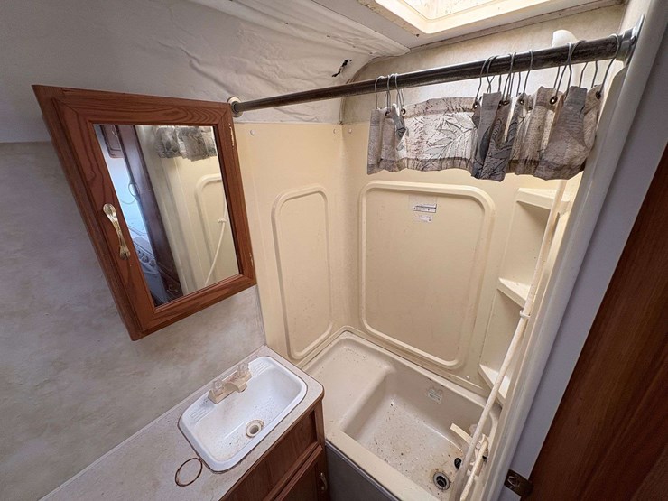 2004-palomino-"thoroughbred"-travel-trailer-image-21