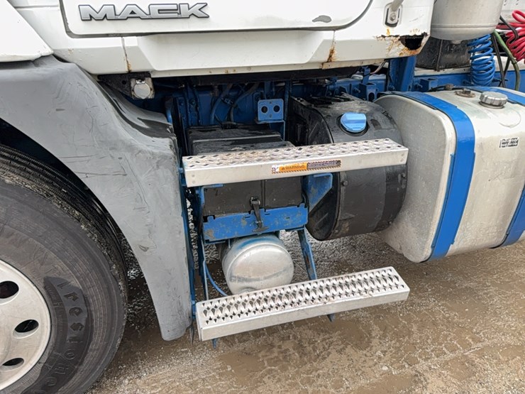 2012-mack-cxu613-image-25