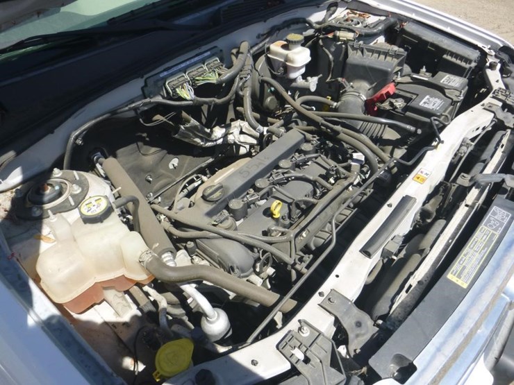 2010-ford-escape-image-12