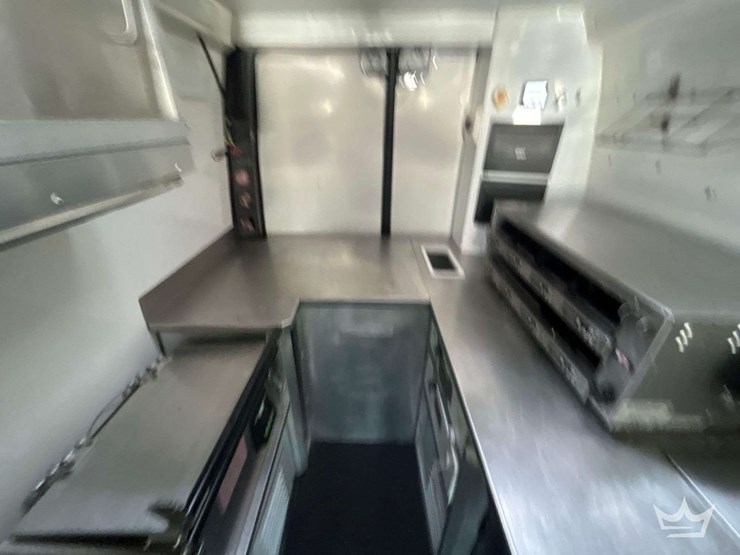 20211-mecedes-benz-sprinter-4500-modified-food-catering-van-image-27