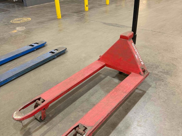 manual-pallet-jack-image-1