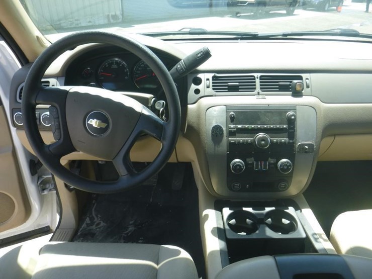 2013-chevrolet-tahoe-image-10