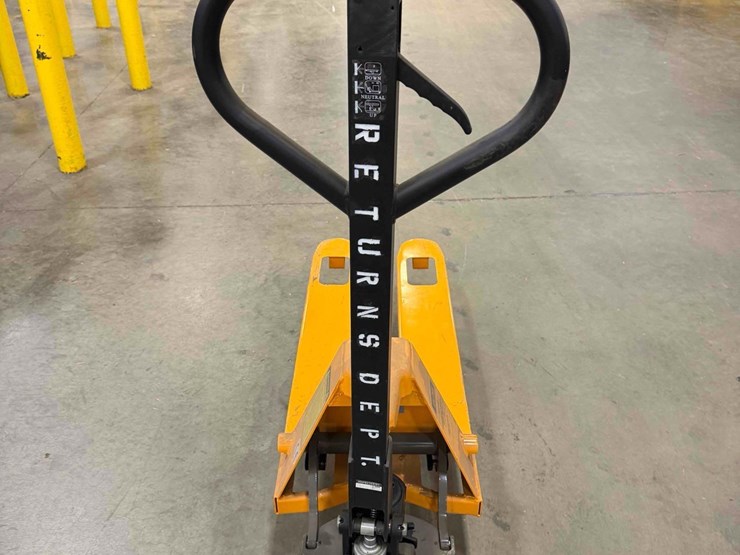 manual-pallet-jack-image-3