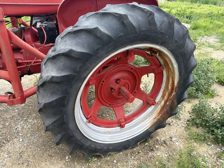 farmall-m-loader-tractor-image-9