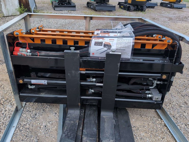 (1)-wolverine-skid-steer-pallet-fork-hydraulic-adjustable-pfa-11-3300g-image-2