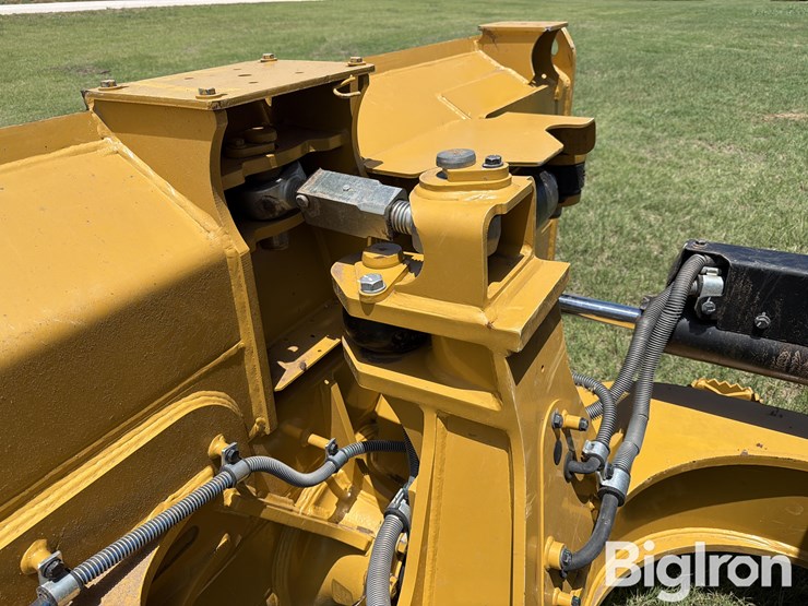 2019-caterpillar-d6n-image-13