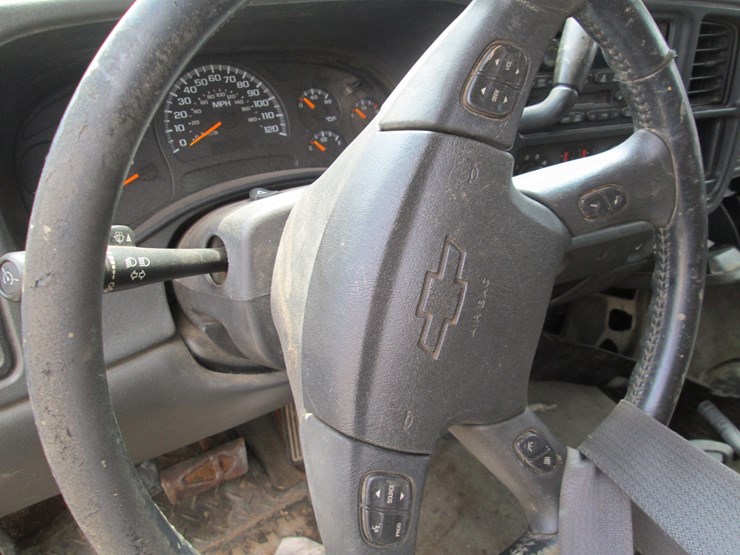 2005-gmc-2500hd-image-34