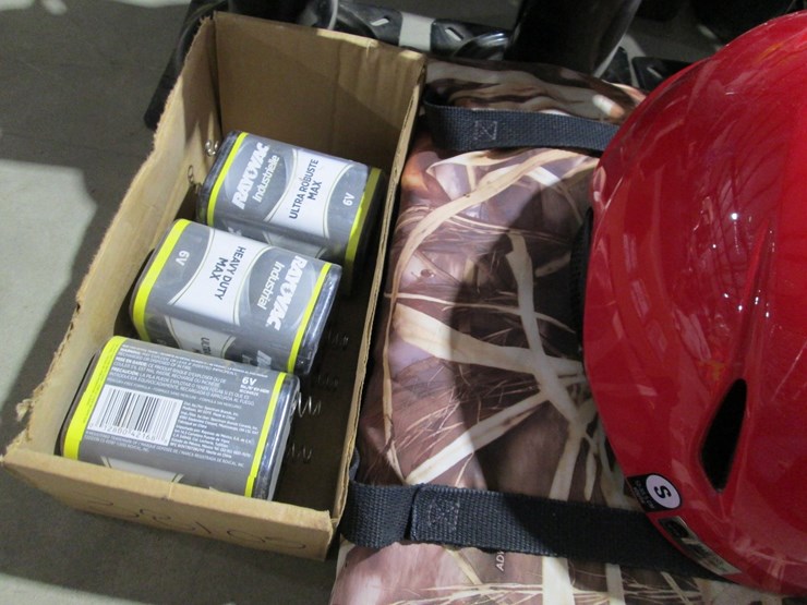 #45005-•-lot-of-sporting-good-items-inv#45005-image-3