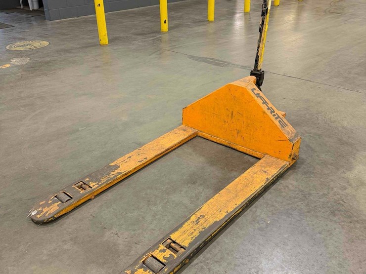 manual-pallet-jack-image-1