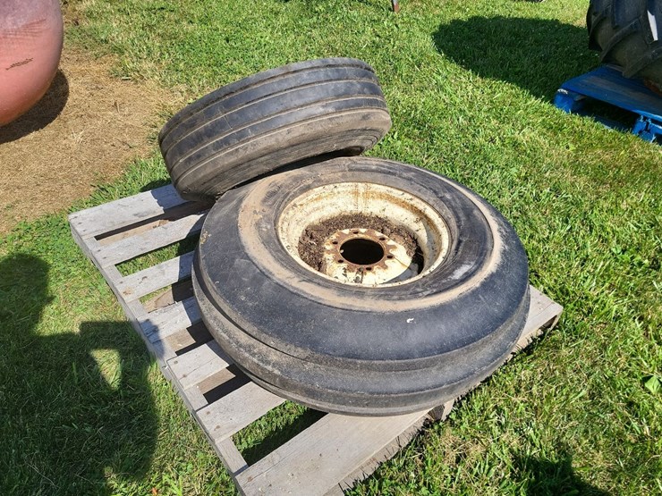 3-rib-farm-tire-w/6-bolt-rim-and-implement-tire-w/8-bolt-rim-image-6