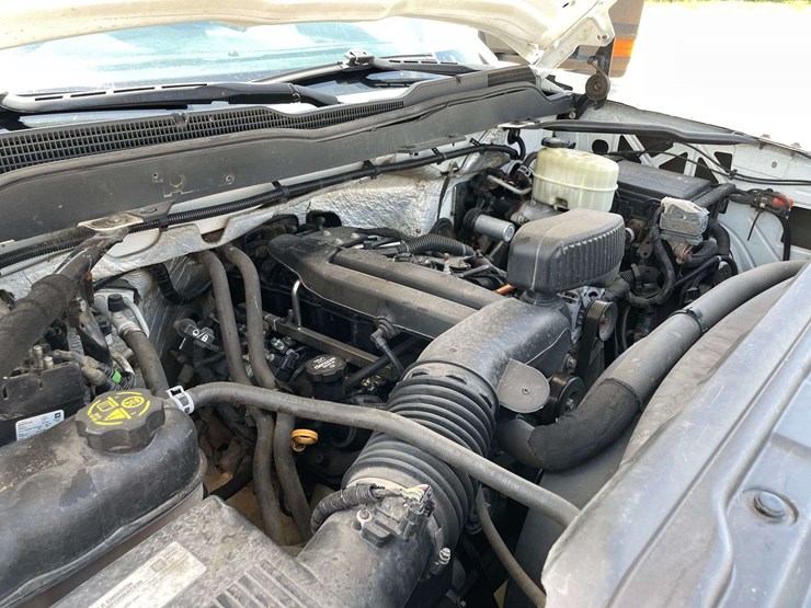 2016-chevrolet-silverado-3500-image-8