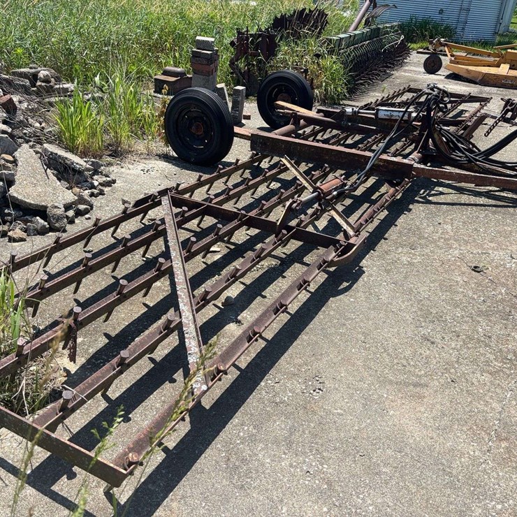 30' Hydraulic Spike Tooth Pull-Type Harrow