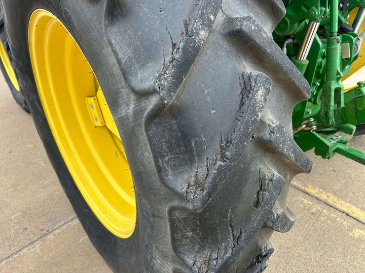 2019-john-deere-6120e-image-19
