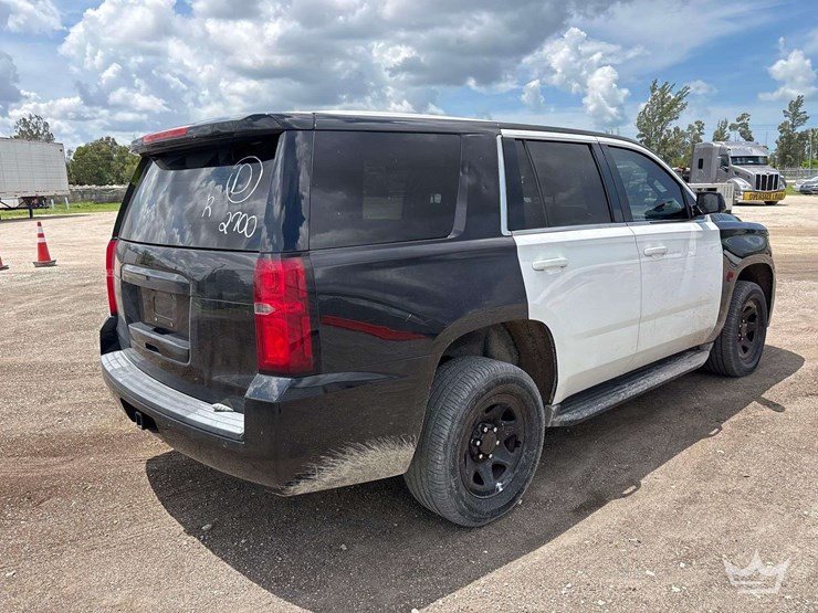 2018-chevrolet-tahoe-image-3