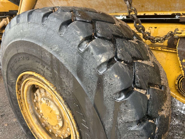 2008-caterpillar-725-image-24