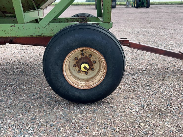 parker-5010b-gravity-wagon-image-15