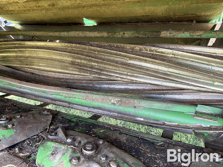 2020-john-deere-w235-image-14