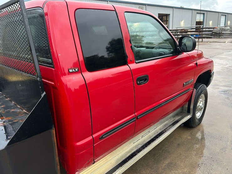 2001-dodge-2500-image-15
