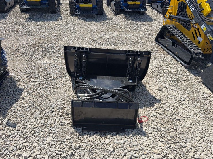 39”-hydraulic-mini-skid-steer-snow-plow-image-3