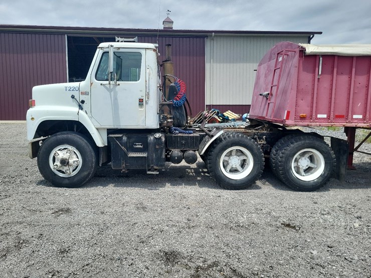 1979-international-s2200-image-2