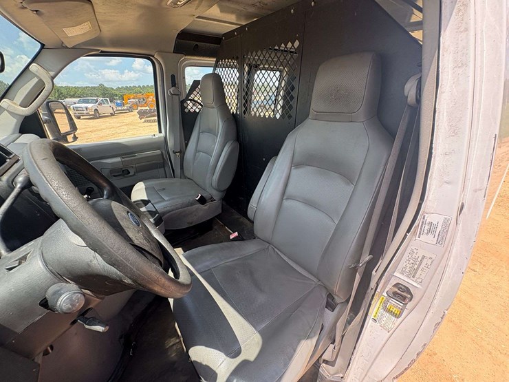 2013-utility-van-image-15