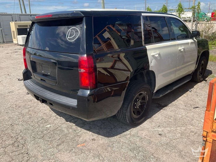 2018-chevrolet-tahoe-image-3