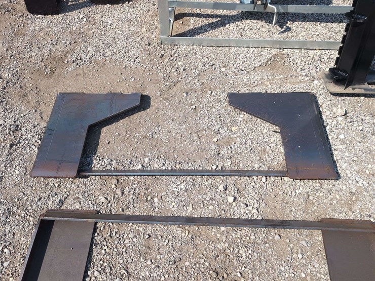 (1)-wolverine-skid-steer-attachment-plate-qmp1-16-10t-image-2