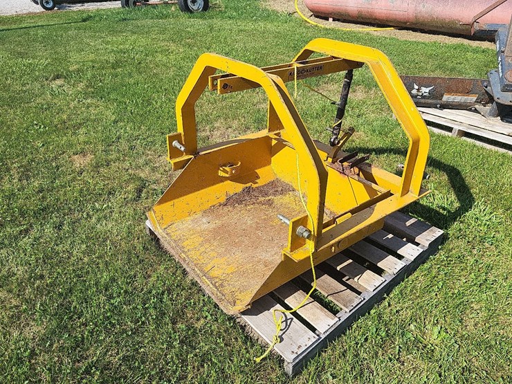 king-kutter-30"-3pt-hitch-scoop-image-1