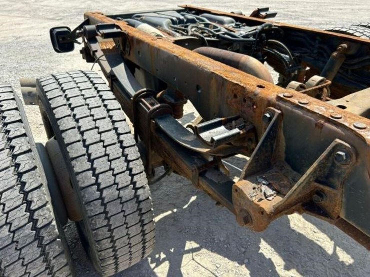 2016-ford-f550-xl-image-35