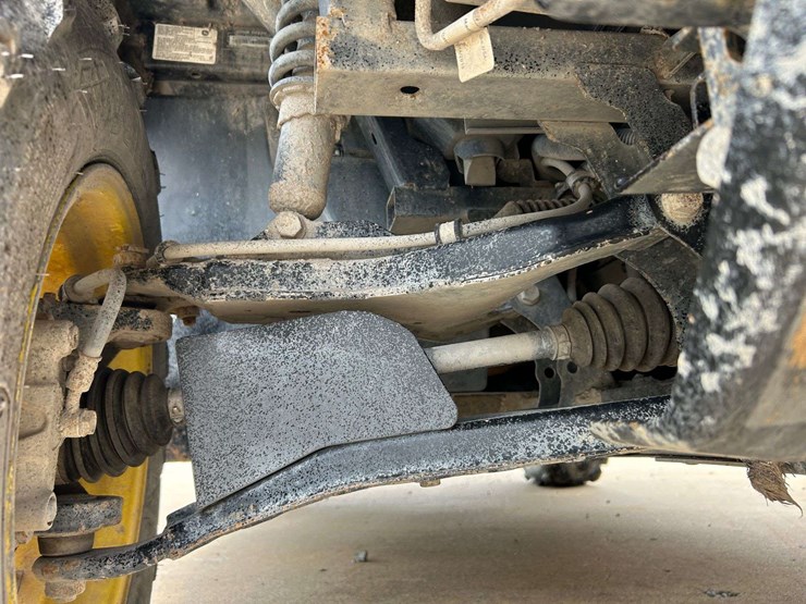 2019-john-deere-gator-image-19