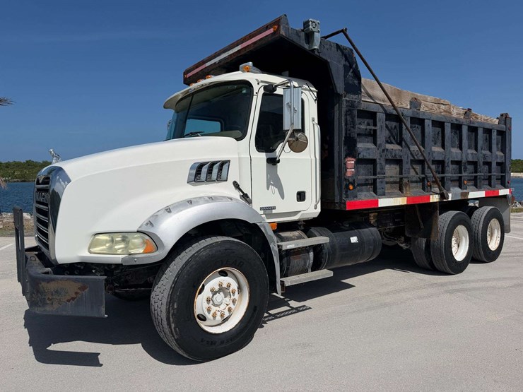 2006-mack-granite-ct713-image-2