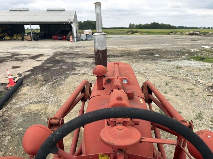 farmall-m-loader-tractor-image-24