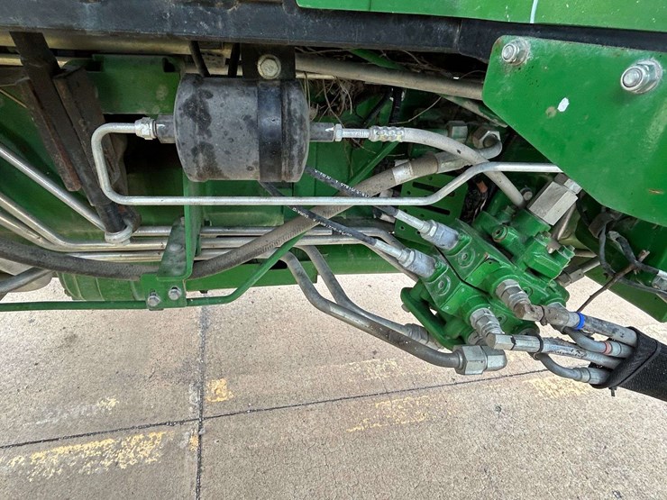 2019-john-deere-6120e-image-30