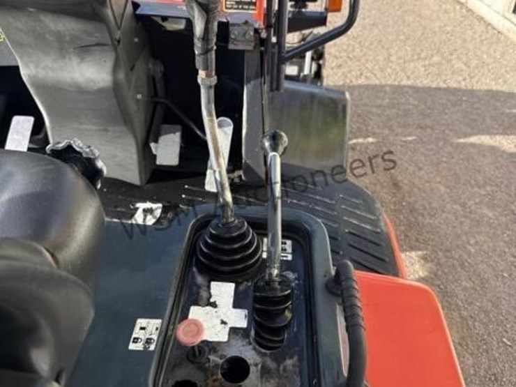 kubota-r420s-image-28