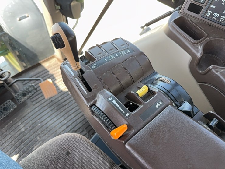 john-deere-7520-image-40