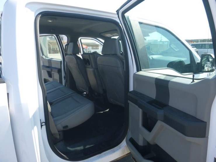 2020-ford-f150-image-8