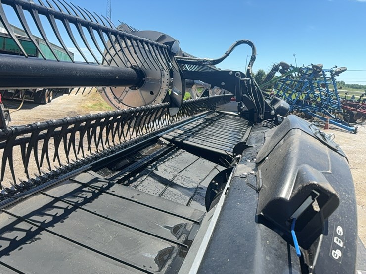 2023-case-ih--fd240-draper-head-image-24