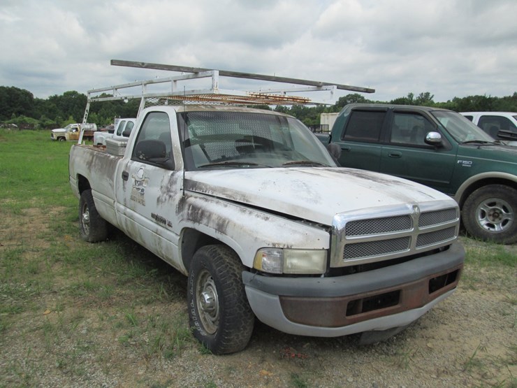 1999-dodge-2500-image-2