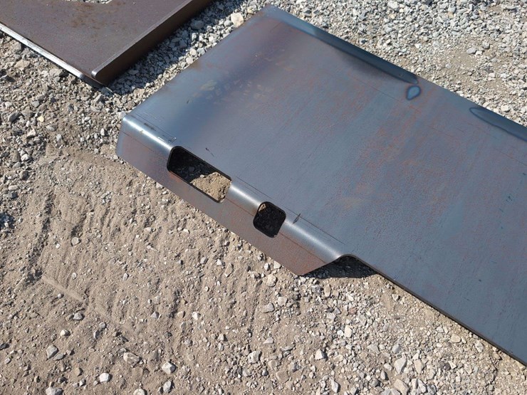 (1)-wolverine-skid-steer-attachment-plate-qmp3-16-6t-image-2